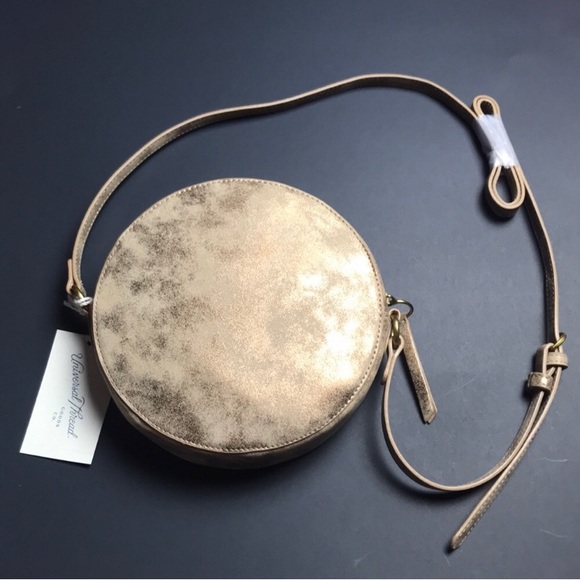 Universal Thread Handbags - NWT Gold Metallic Crossbody Circle Purse